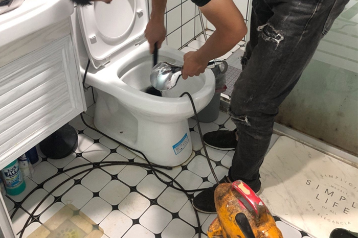 洪洞马桶堵塞自己疏通还是找师傅?专业上门服务让你省时更省心